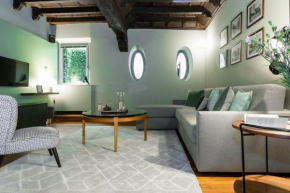 JOIVY Luxurious Apt for 4 near Duomo and Galleria Vittorio Milano